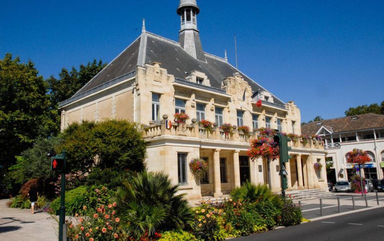 Mairie de Saint-Médard-en-Jalles, commune où Alma développe ses premiers partenariats locaux.